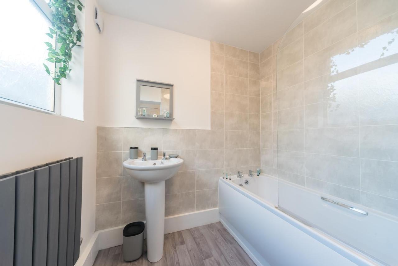 3 Bedroom Saks - 2 Living Area House In Newland Ave Hull Kingston upon Hull Kültér fotó