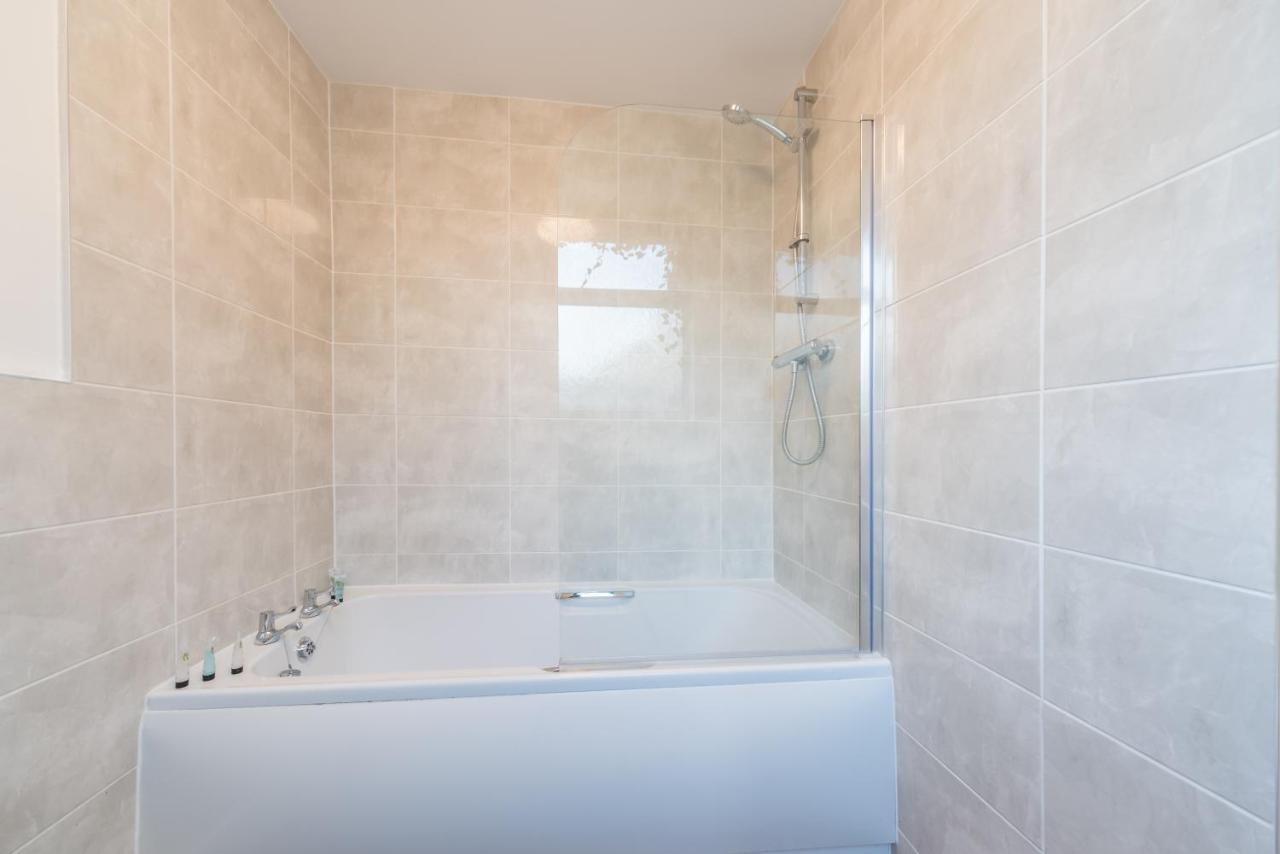 3 Bedroom Saks - 2 Living Area House In Newland Ave Hull Kingston upon Hull Kültér fotó