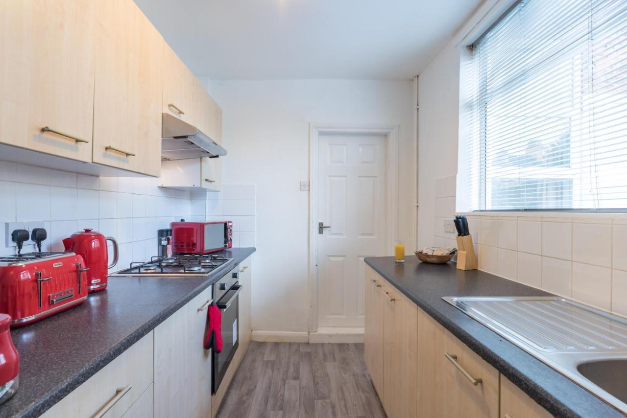 3 Bedroom Saks - 2 Living Area House In Newland Ave Hull Kingston upon Hull Kültér fotó