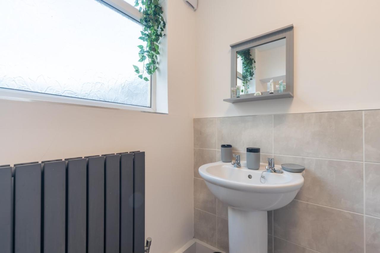 3 Bedroom Saks - 2 Living Area House In Newland Ave Hull Kingston upon Hull Kültér fotó